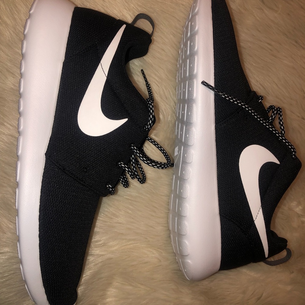 Women’s Nike Rosh Runs